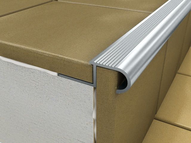 ProfiWall ALU 10mm Íves lépcső profil elox ezüst 2,5M – Fém profilok