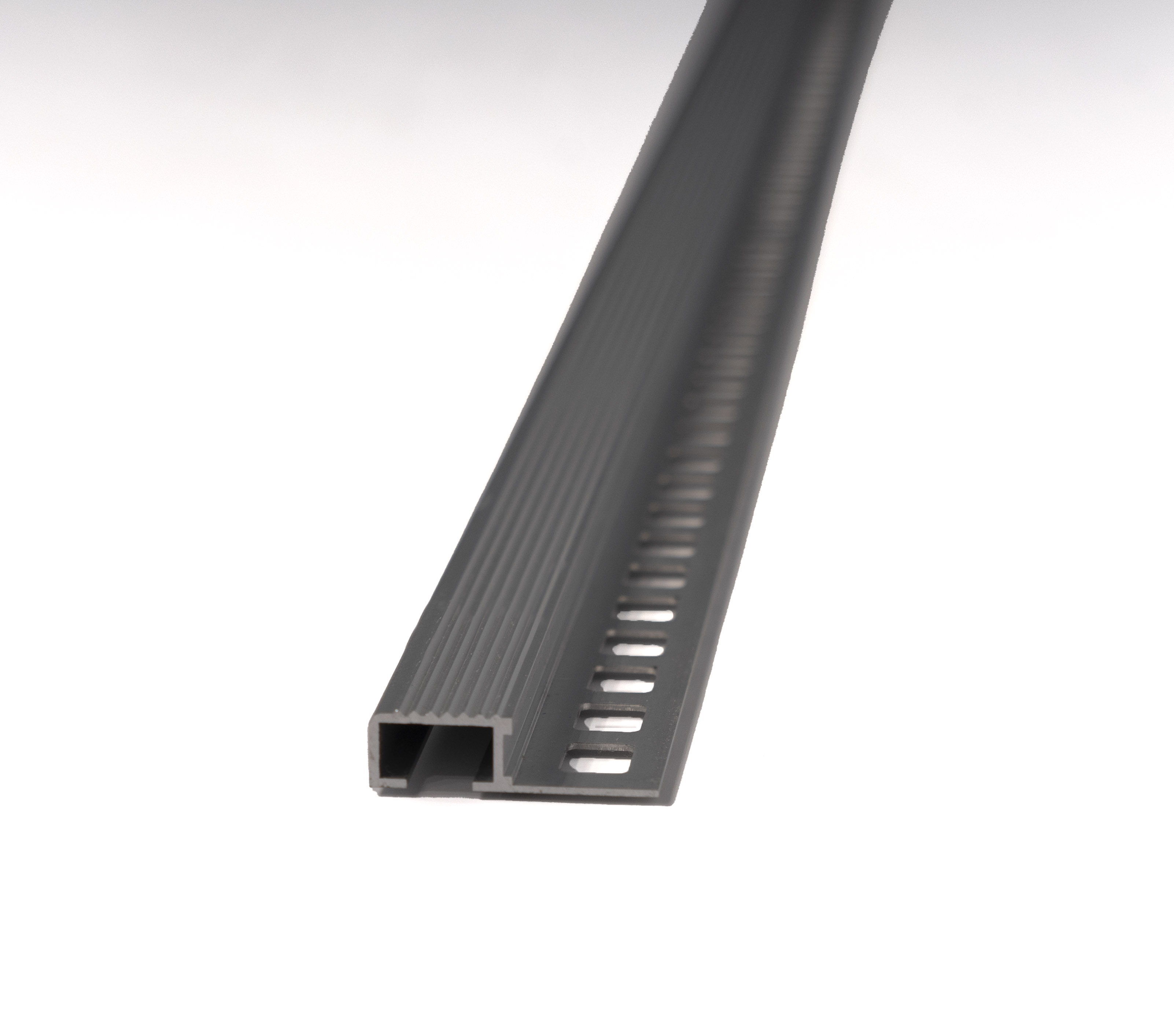 ProfiWall Plus ALU barázdált lépcső profil 10mm ezüst 2,5M – Fém profilok